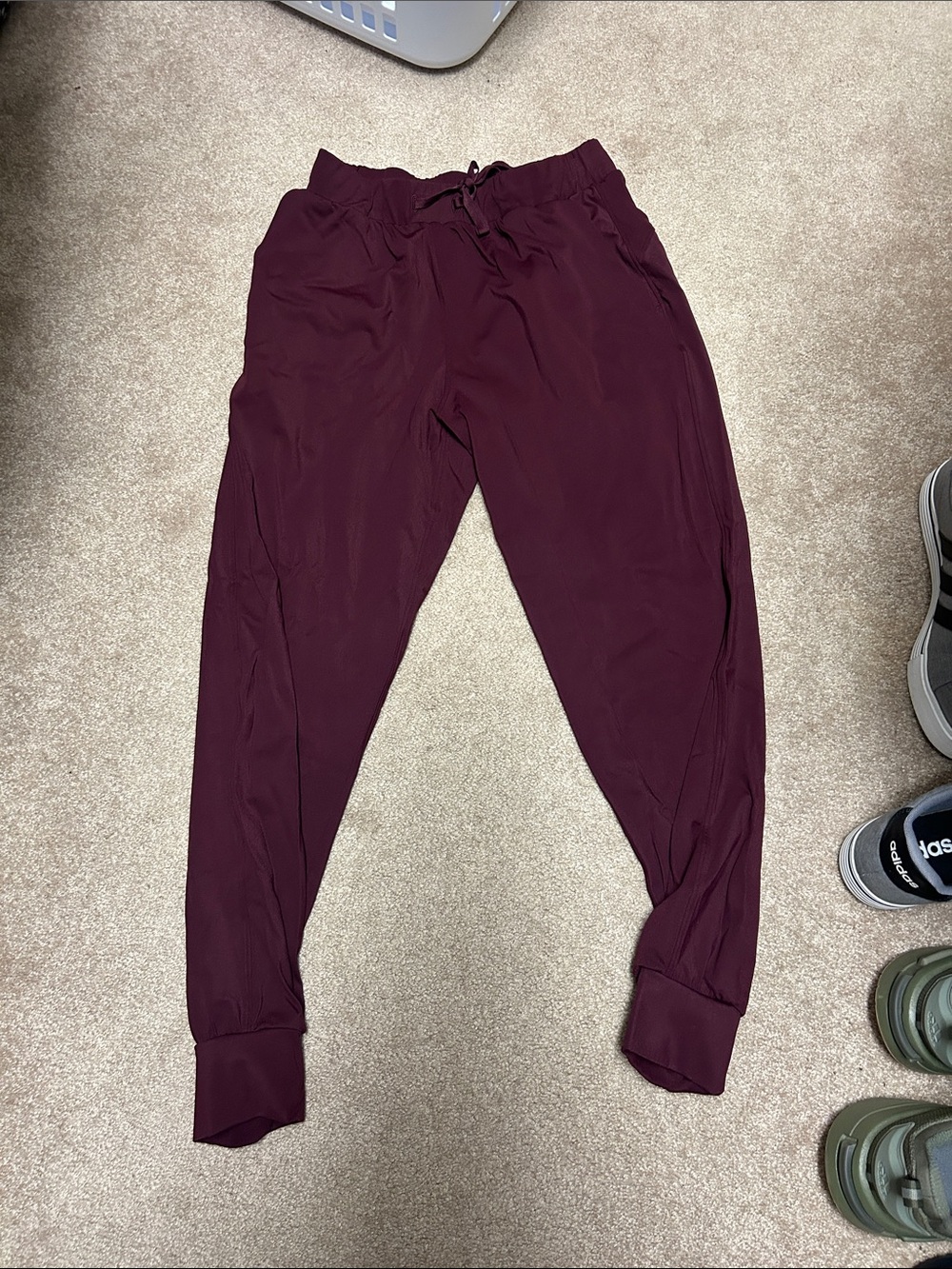 Women’sDrawstring Jogger Pants in Burgundy